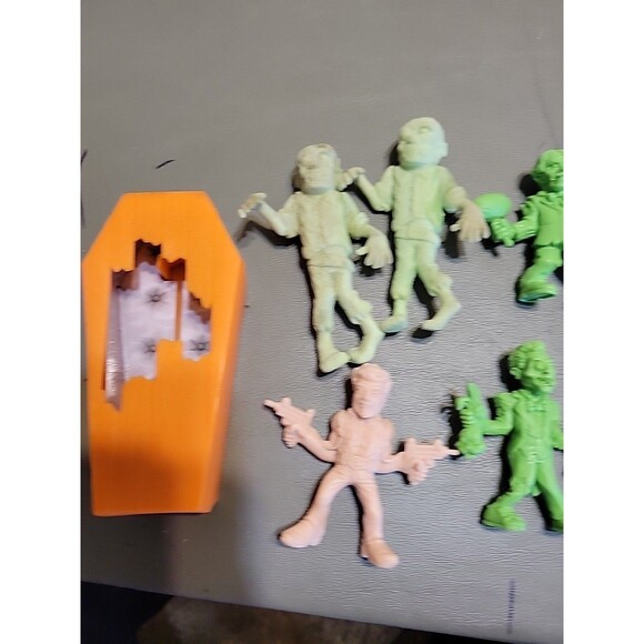 Jakks Pacific S.L.U.G. SLUG ZOMBIES Lot Green & Flesh Mini Figures Lot - Picture 3 of 9